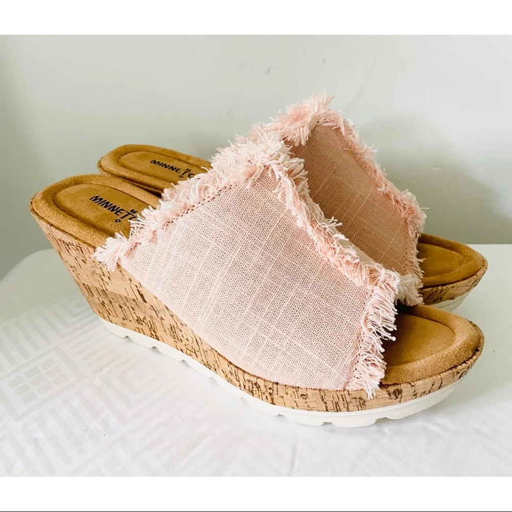 New! MINNETONKA Pink York Blush Wedge Sandals Size 9